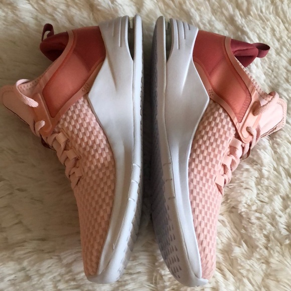 SOLD! NIKE AIR MAX BELLA TR 2 SNEAKERS - Picture 3 of 7